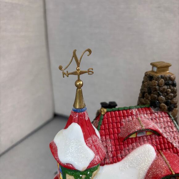 Dept 56 Nettie's Mistletoe Manor 56895 North Pole Series Special Edition - Picture 10 of 13